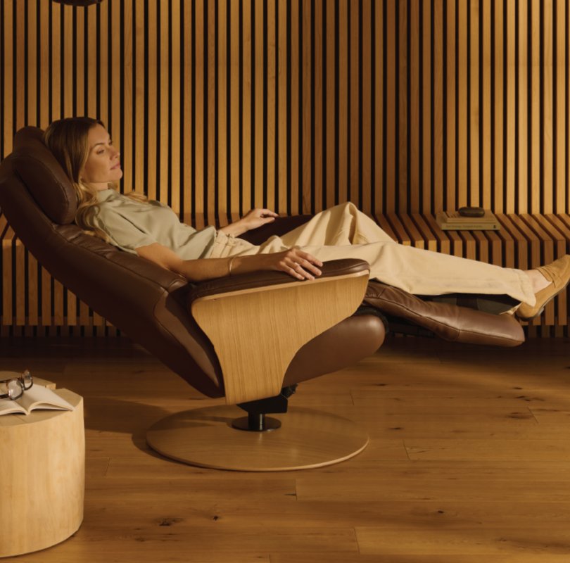 Adam (M) Wood Sirius Power Chair w/ footstool Adam (M) Wood Sirius Power Chair w/ footstool