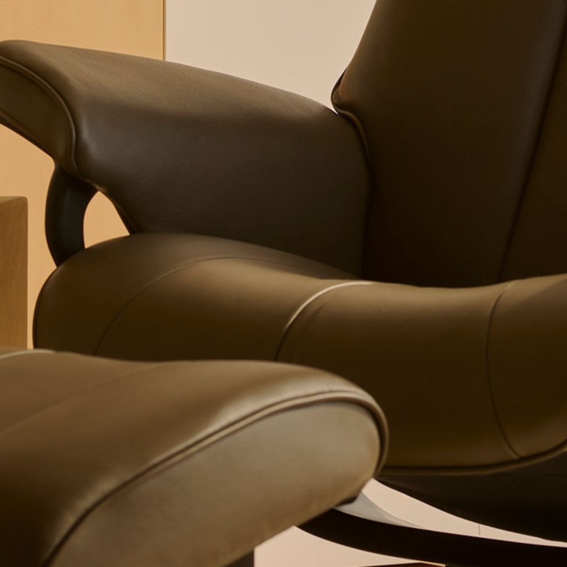 Paul (M) Signature Chair w/ footstool Paul (M) Signature Chair w/ footstool