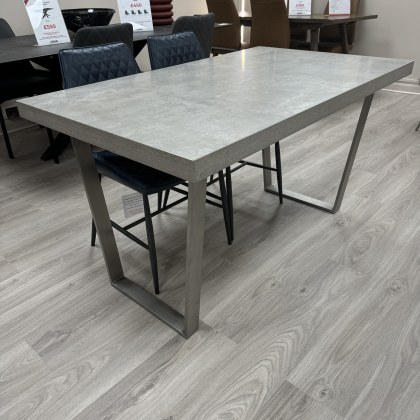 Urban - Neat Dining Table Urban - Neat Dining Table