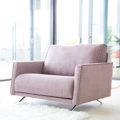 Fama - Boston Wide Armchair