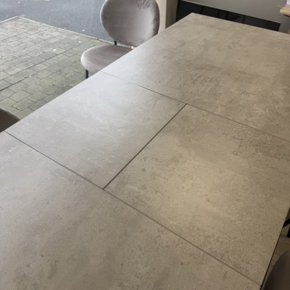 Moda - Extending Dining Table