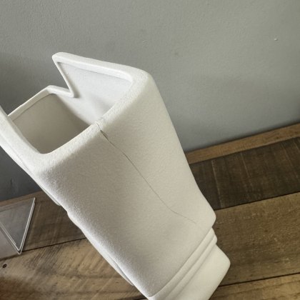 White Porcelain Faces Vase - Opposite Direction - Cracked White Porcelain Faces Vase - Opposite Direction - Cracked