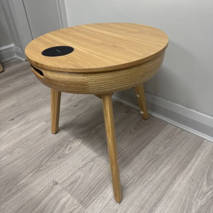 Jual Oak - Smart Charging Side Table Jual Oak - Smart Charging Side Table