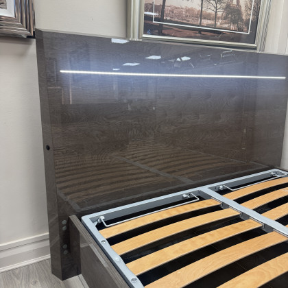 Platinum Night - Kingsize Bedframe with LED & Ottoman Platinum Night - Kingsize Bedframe with LED & Ottoman