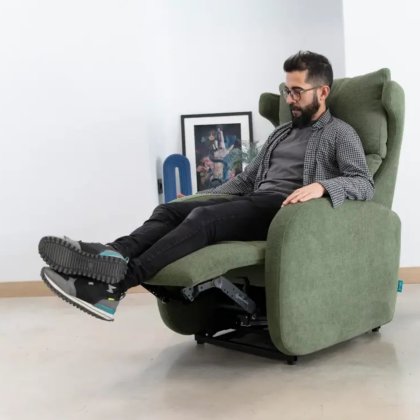 Fama - Kim Power Lift Recliner