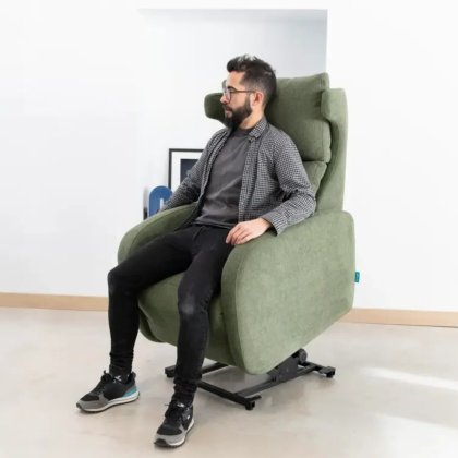 Fama - Kim Power Lift Recliner