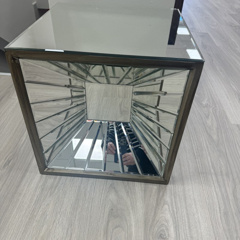Glamour Mirrored Cube Glamour Mirrored Cube