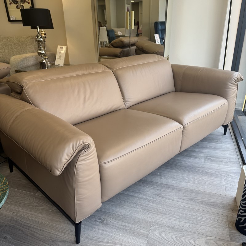 Natuzzi Editions Leggiadro Large Sofa in Luxury Leather Natuzzi Editions Leggiadro Large Sofa in Luxury Leather