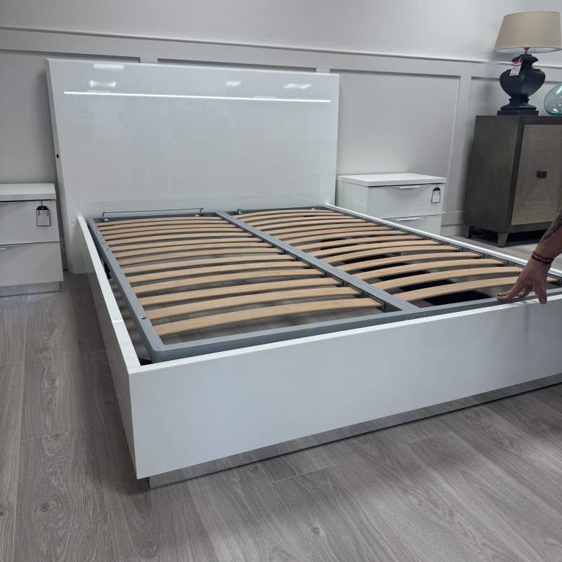 ONDA - White Gloss Kingsize Ottoman Bed with LED ONDA - White Gloss Kingsize Ottoman Bed with LED