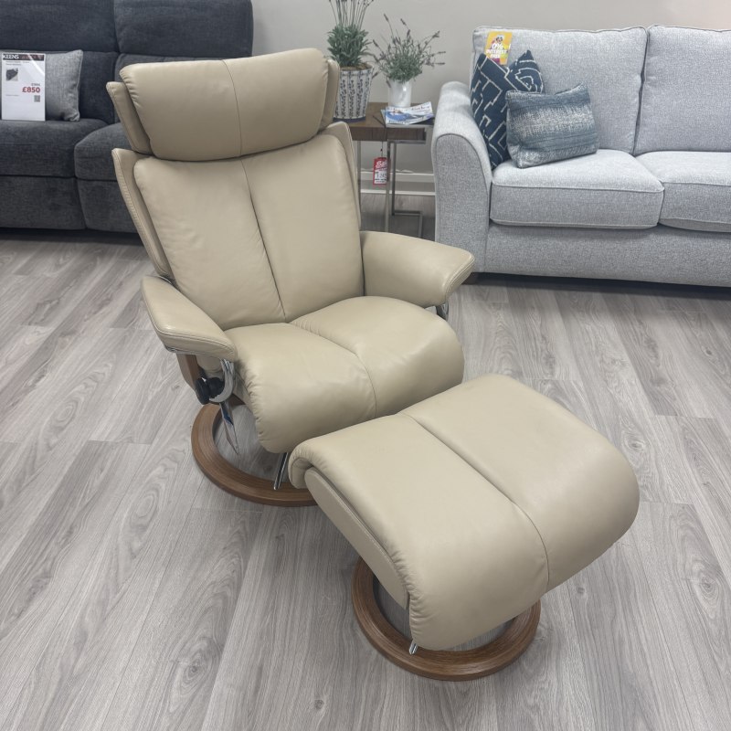Stressless - Magic Chair & Stool - Signature Base - Medium Stressless - Magic Chair & Stool - Signature Base - Medium