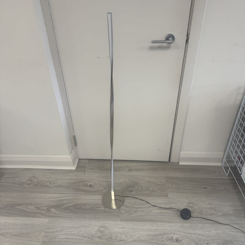 Twist LED Floor Lamp Twist LED Floor Lamp