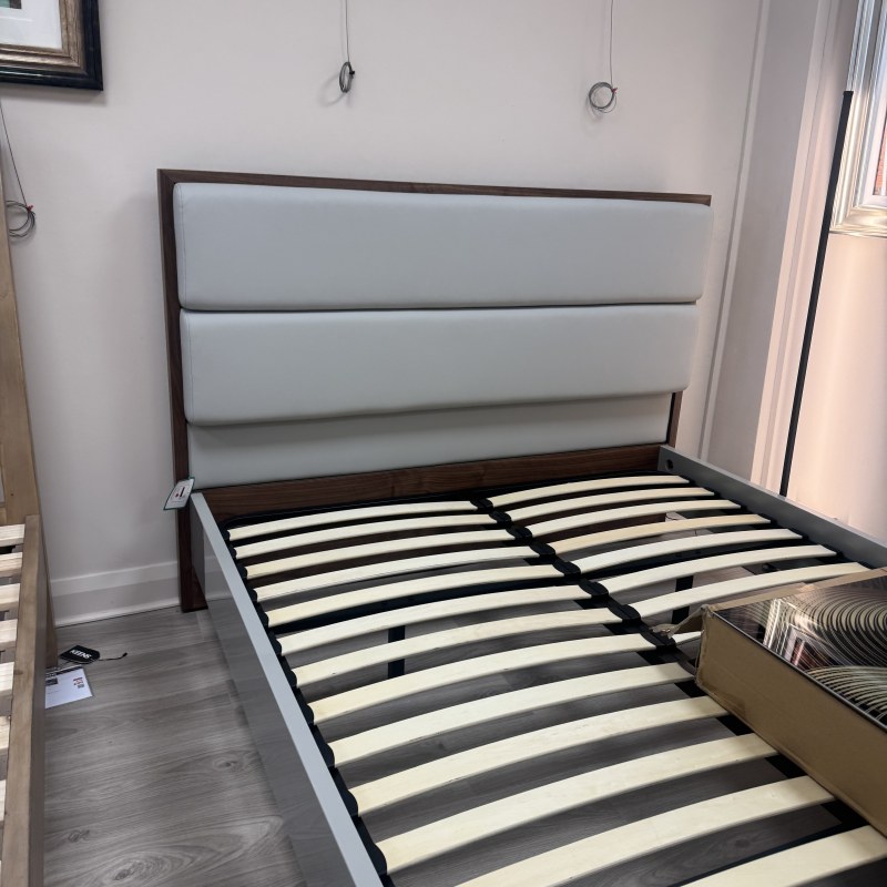 Icon - Kingsize Bedframe with Padded Headboard Icon - Kingsize Bedframe with Padded Headboard