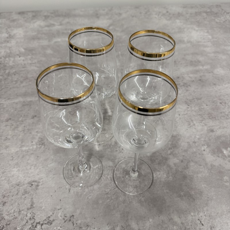 Set of 4 - Wine Glasses with gold trim Set of 4 - Wine Glasses with gold trim